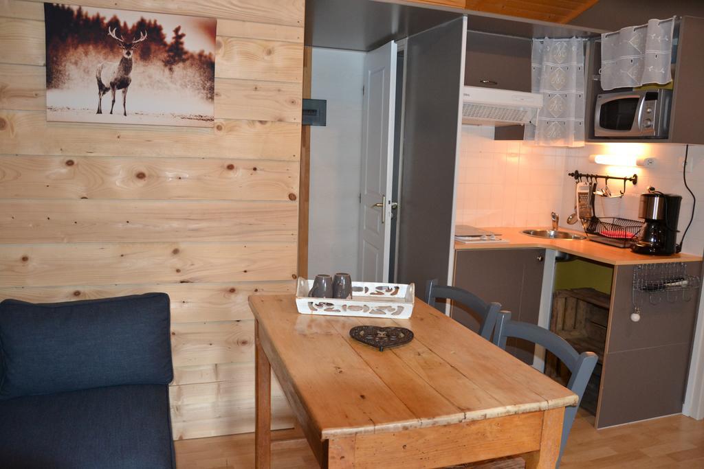 Camping La Mare Aux Fees Otel Roquefeuil Dış mekan fotoğraf